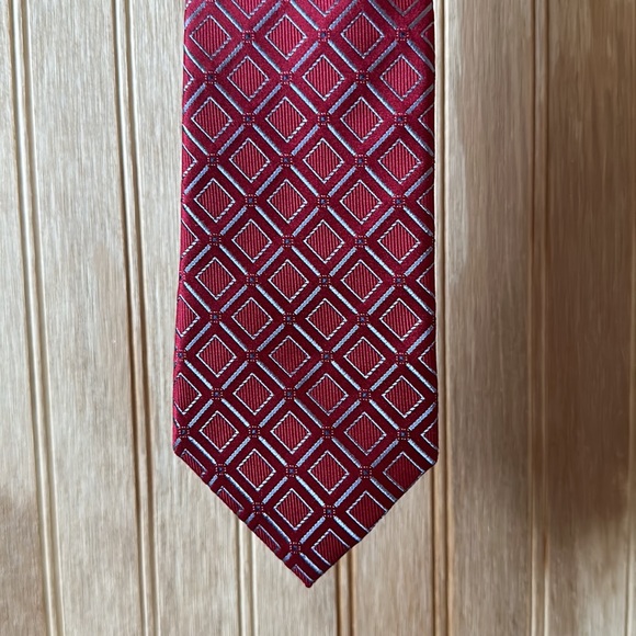 Arrow - Maroon and Silver Tie - Picture 3 of 3